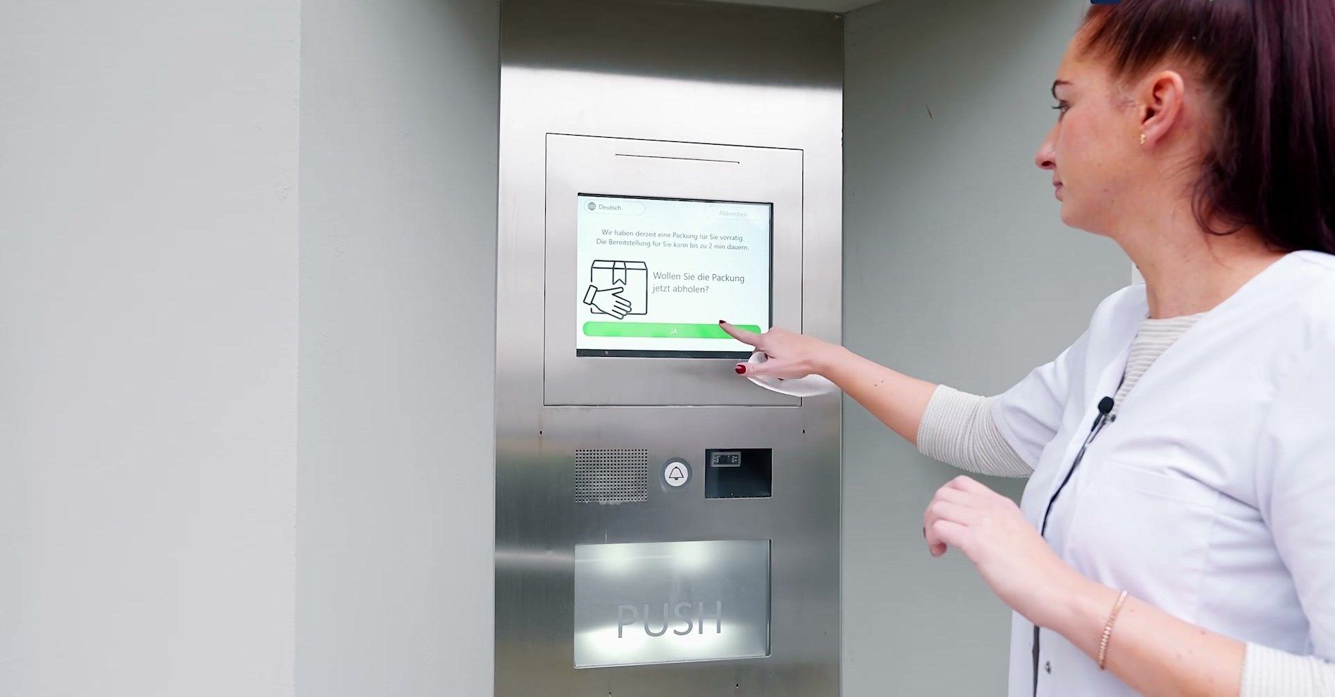 Abholautomat der Anklin Apotheke an der Fassade